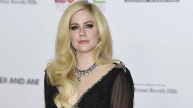 Avril Lavigne lanza nuevo tema musical "Bite Me"