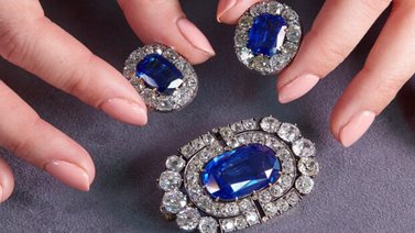 Subastan joyas de la familia Románov por más de 870.000 dólares