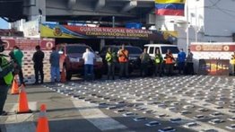 Detienen a siete sujetos con 330 panelas de cocaína en Macuto