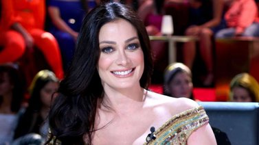 ExMiss Universo Dayanara Torres lanza línea de artículos de decoración