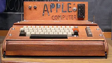 Ejemplar del primer modelo de Apple de hace 45 años se subasta en EEUU Ejemplar del primer modelo de Apple de hace 45 años se subasta en EEUU