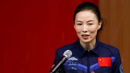 Wang Yaping se convierte en la primera mujer china en hacer una caminata espacial