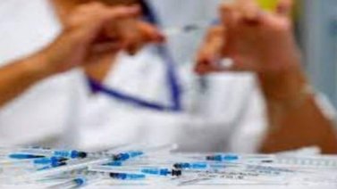 Grecia ofrece la tercera dosis de la vacuna a mayores de 18 años