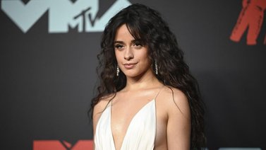 Camila Cabello estrena una versión mariachi de "I’ll Be Home for Christmas"