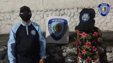Le cayó a golpes a un adolescente por tropezarlo