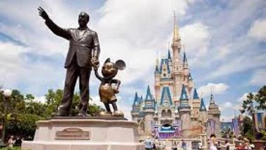 Disney World pasa sin transición de Halloween a una Navidad adelantada