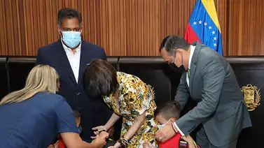 Presidente del TSJ entrega de kits escolares a niños del Poder Judicial Presidente del TSJ entrega de kits escolares a niños del Poder Judicial