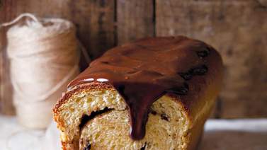 Torta marmoleada con cubierta de chocolate