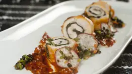 Serpentina de pollo y albahaca en salsa