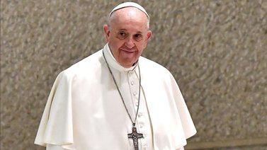 El papa pide una solución duradera para flujos migratorios en el Mediterráneo
