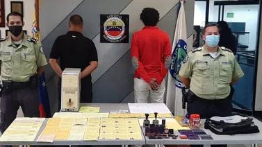 PoliChacao detiene a dos sujetos por fraude con certificados de salud