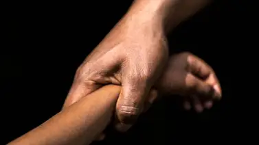 Hombre cae preso por violar y embarazar a su hija de 13 años Hombre cae preso por violar y embarazar a su hija de 13 años