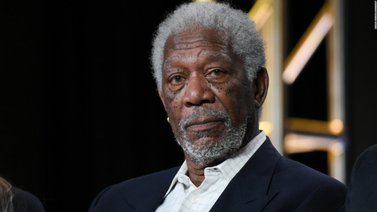 Morgan Freeman entrevista a reclutas de policía en Alabama
