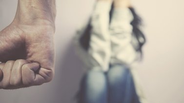 Francia insta a mejorar el tratamiento de violencia machista