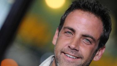 Carlos Ponce en campaña contra el cáncer de mama masculino