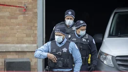 Policía de Chicago priva a 21 agentes de su sueldo por no vacunarse contra COVID