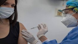 UE: El 70% de la población mundial debe estar vacunada en 2022