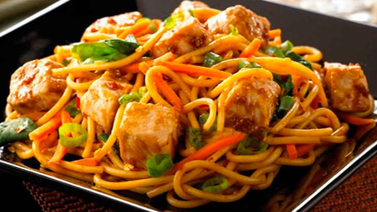 Pasta con pollo agridulce