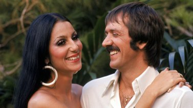 Cher demanda a herederos de Sonny Bono por regalías