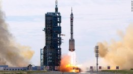 China lanza con éxito la nave con tres astronautas a bordo a su estación espacial