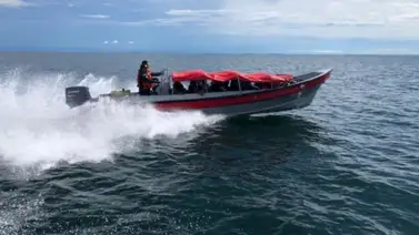 Rescatan a 21 migrantes de barco que naufragó cuando iba de Colombia a Panamá Rescatan a 21 migrantes de barco que naufragó cuando iba de Colombia a Panamá