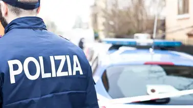 Suspenden de sus funciones a una conocida policía italiana antivacunas Suspenden de sus funciones a una conocida policía italiana antivacunas