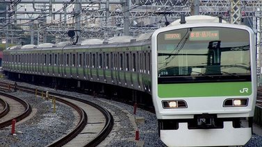 Servicio de trenes en Tokio sufrió un apagón eléctrico este domingo