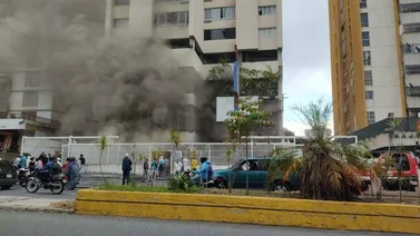 Reportan incendio en edificio de la avenida Rómulo Gallegos