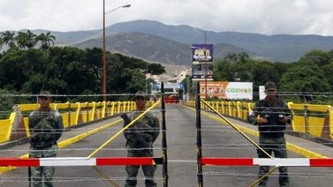 Gaby Arellano denuncia que los pasos a Colombia siguen cerrados