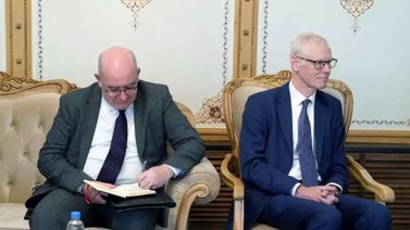 Líderes del Talibán se reúnen con funcionarios británicos