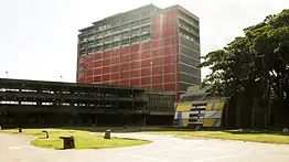 Aceleran trabajos de embellecimiento en áreas de la UCV