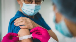 EMA recomienda dosis de refuerzo con vacuna Pfizer a la población general