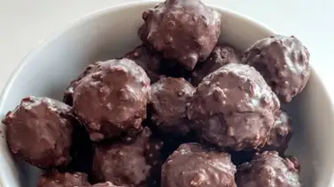 Bombones caseros de cacao y avellanas Bombones caseros de cacao y avellanas