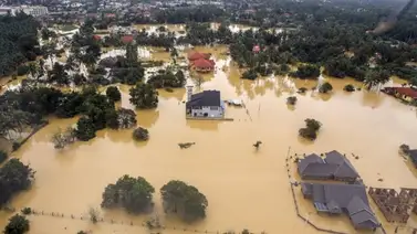 Inundaciones en Tailandia deja al menos seis muertos y miles de casas anegadas Inundaciones en Tailandia deja al menos seis muertos y miles de casas anegadas
