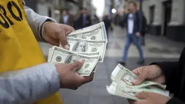 Dólar bate un nuevo récord en Perú tras amenaza de nacionalizar gas Dólar bate un nuevo récord en Perú tras amenaza de nacionalizar gas