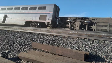 Al menos tres muertos en descarrilamiento de tren de pasajeros en EEUU