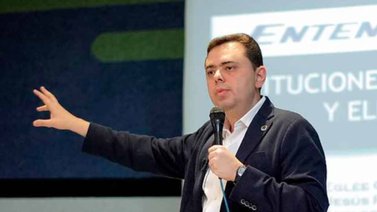 Fuerza Vecinal inscribe candidatura de Antonio Ecarri a la Alcaldía de Caracas