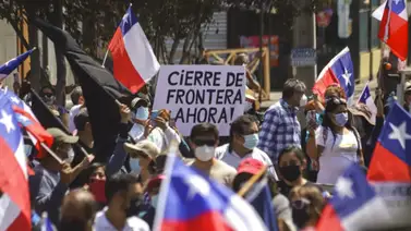 Centenares se manifiestan contra migrantes irregulares al norte de Chile Centenares se manifiestan contra migrantes irregulares al norte de Chile