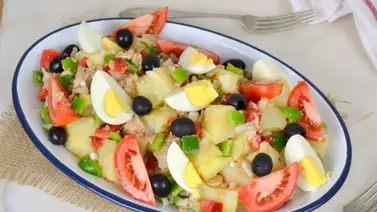 Para acompañar: ensalada de papas con atún y maíz Para acompañar: ensalada de papas con atún y maíz