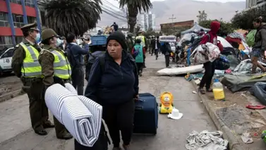 Carabineros en Chile desaloja a venezolanos de Plaza Brasil Carabineros en Chile desaloja a venezolanos de Plaza Brasil
