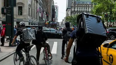 Nueva York obliga a empresas a dar derechos a repartidores de comida a domicilio Nueva York obliga a empresas a dar derechos a repartidores de comida a domicilio