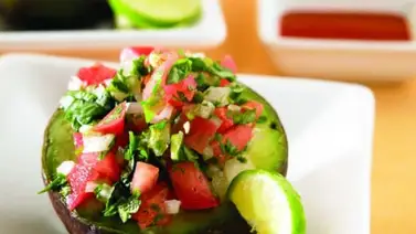 Aguacate relleno de vegetales Aguacate relleno de vegetales