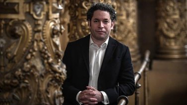 Dudamel seduce a París en un primer concierto con aires hispanos