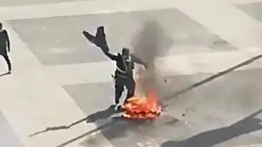 Un hombre se prende fuego frente a la sede del Gobierno uruguayo Un hombre se prende fuego frente a la sede del Gobierno uruguayo