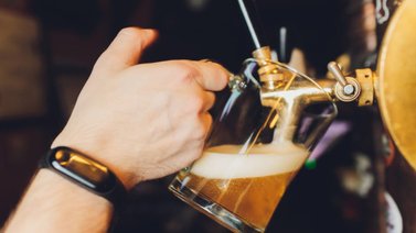 Hombre muere en su cumpleaños tras explotarle un barril de cerveza