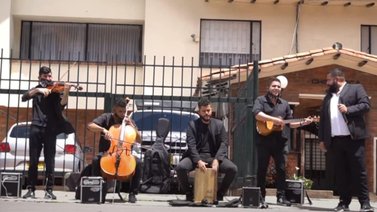 Juan Vélez presenta su nuevo documental "Los Caminantes"