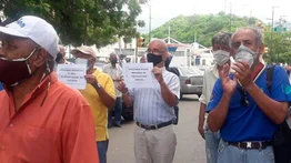 Adultos mayores protestan en Aragua por vacunas (+Video)