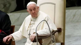 El papa recibió a tres familias afganas que huyeron de Kabul