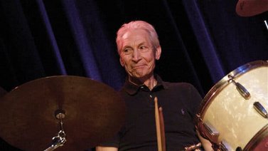 The Rolling Stones recuerda a Charlie Watts en su primer concierto sin el baterista