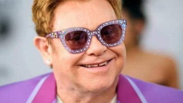 Elton John pospone su próxima gira europea a 2023
